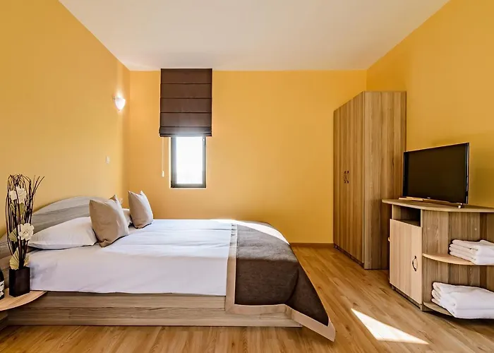 Alex Village שקורפילובצי