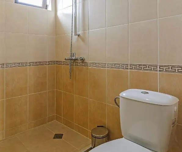 בית הארחה Alex Village 4*