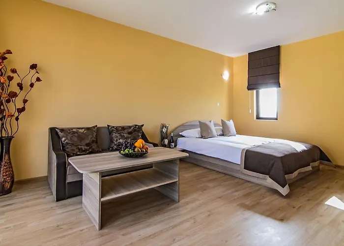 בית הארחה Alex Village 4*